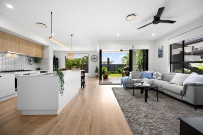 Near New Indoor-Outdoor Entertainer in Sought-After Foreshore Coomera