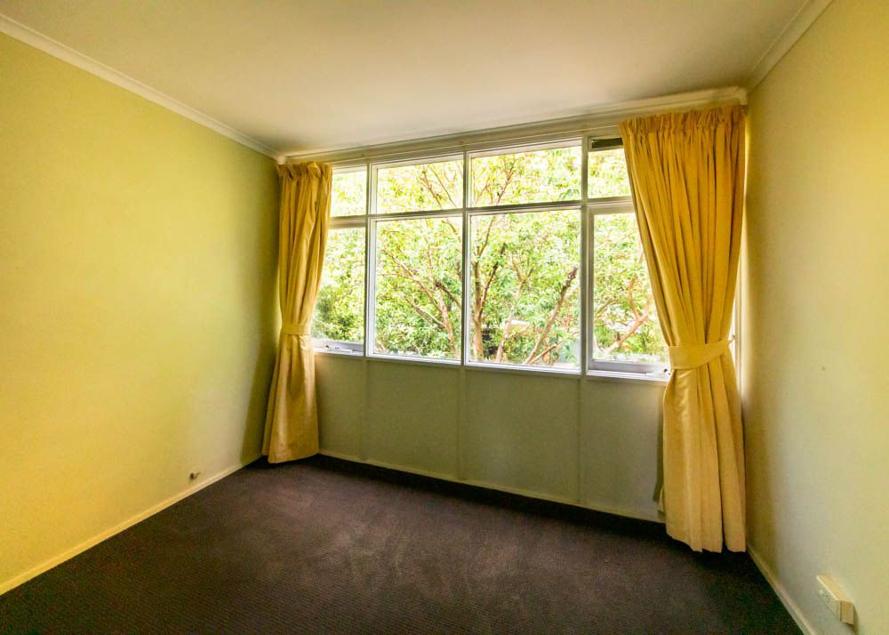 ** Drop in Price ** Ground level 1 bedroom in the heart of Ivanhoe