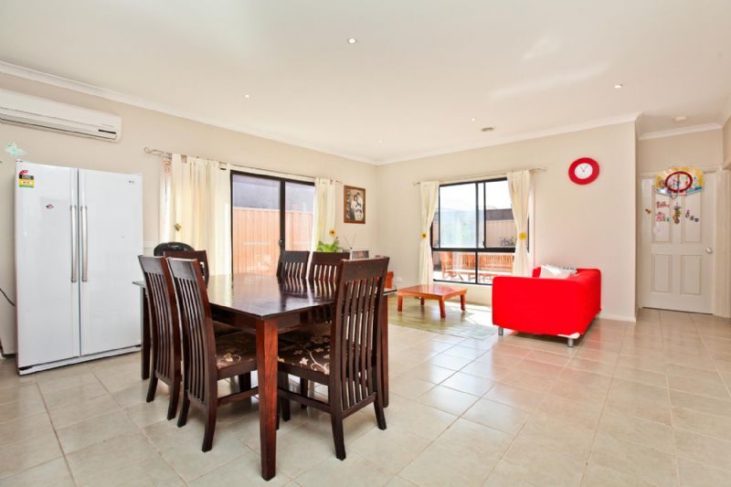 11 Broadway, Caroline Springs - Thumbnail 5