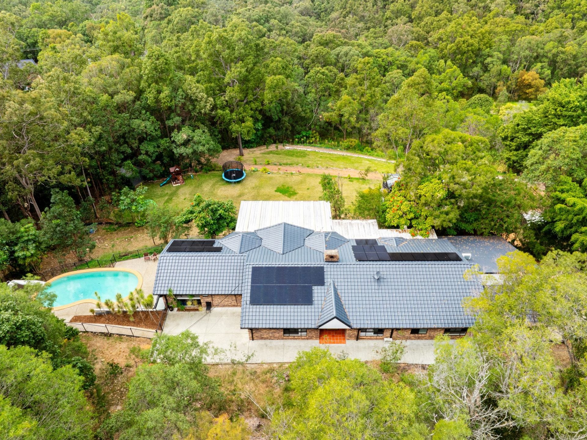 $ 1,900,000, Mudgeeraba - Thumbnail 3