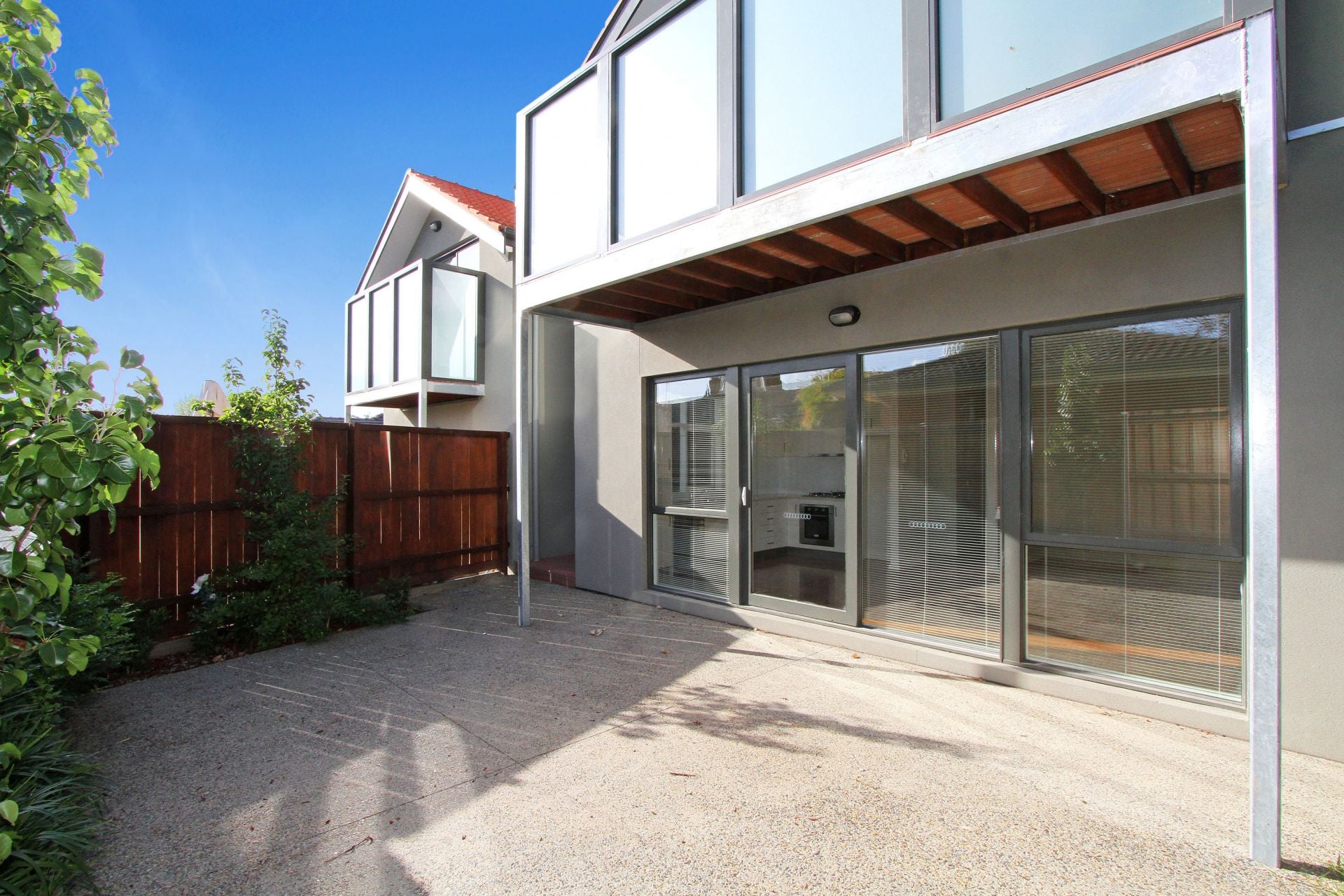 One year old Apartment in Ivanhoe