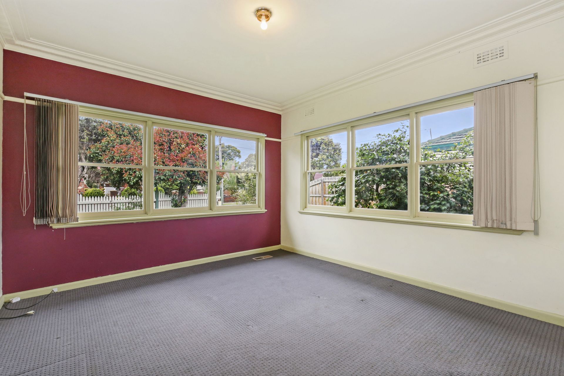 SPACIOUS, COMFORTABLE AND AN ENVIABLE LOCATION!