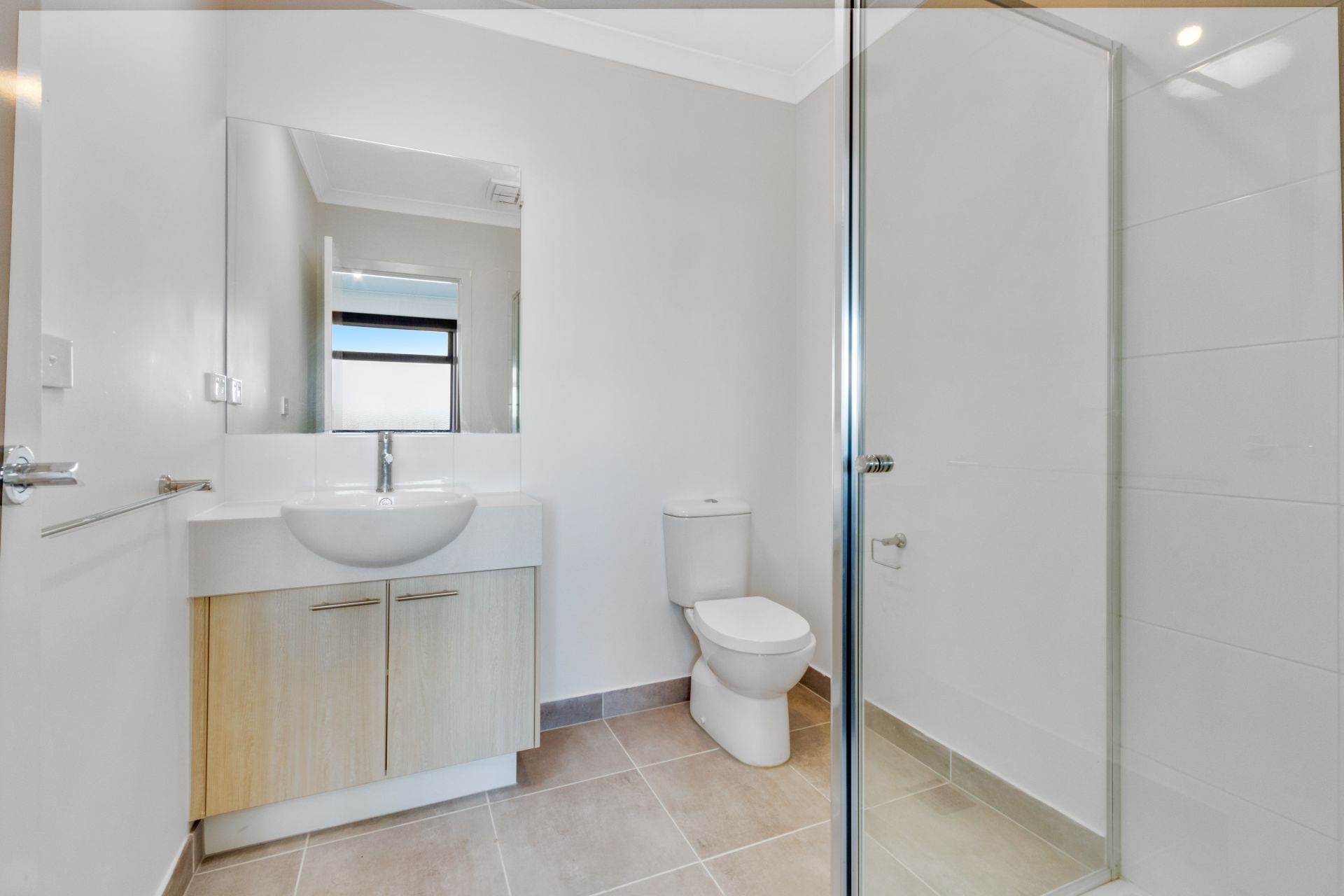 MODERN LIVING, CONVENIENT LOCATION