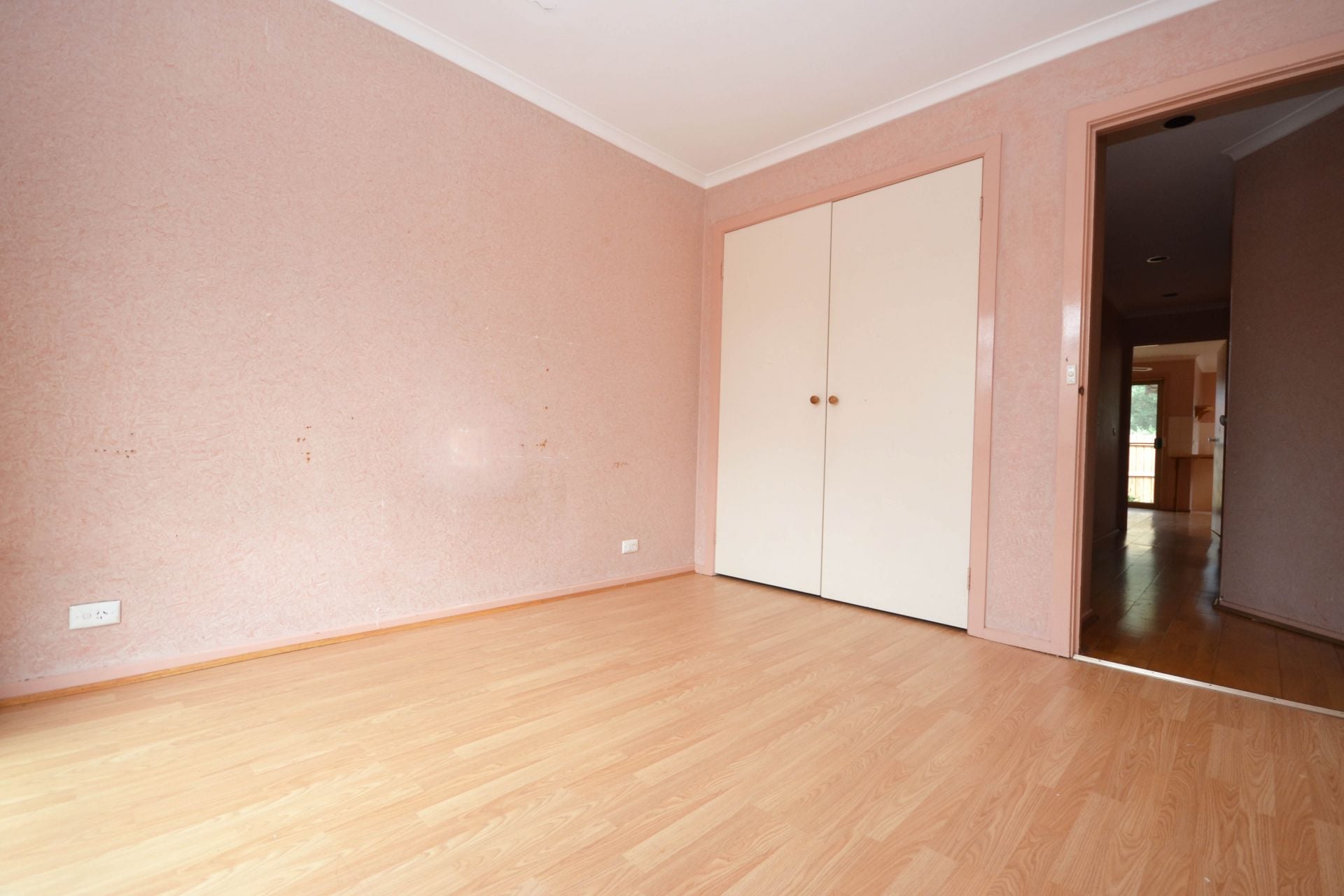 THREE BEDROOM BRICK VENEER HOME!