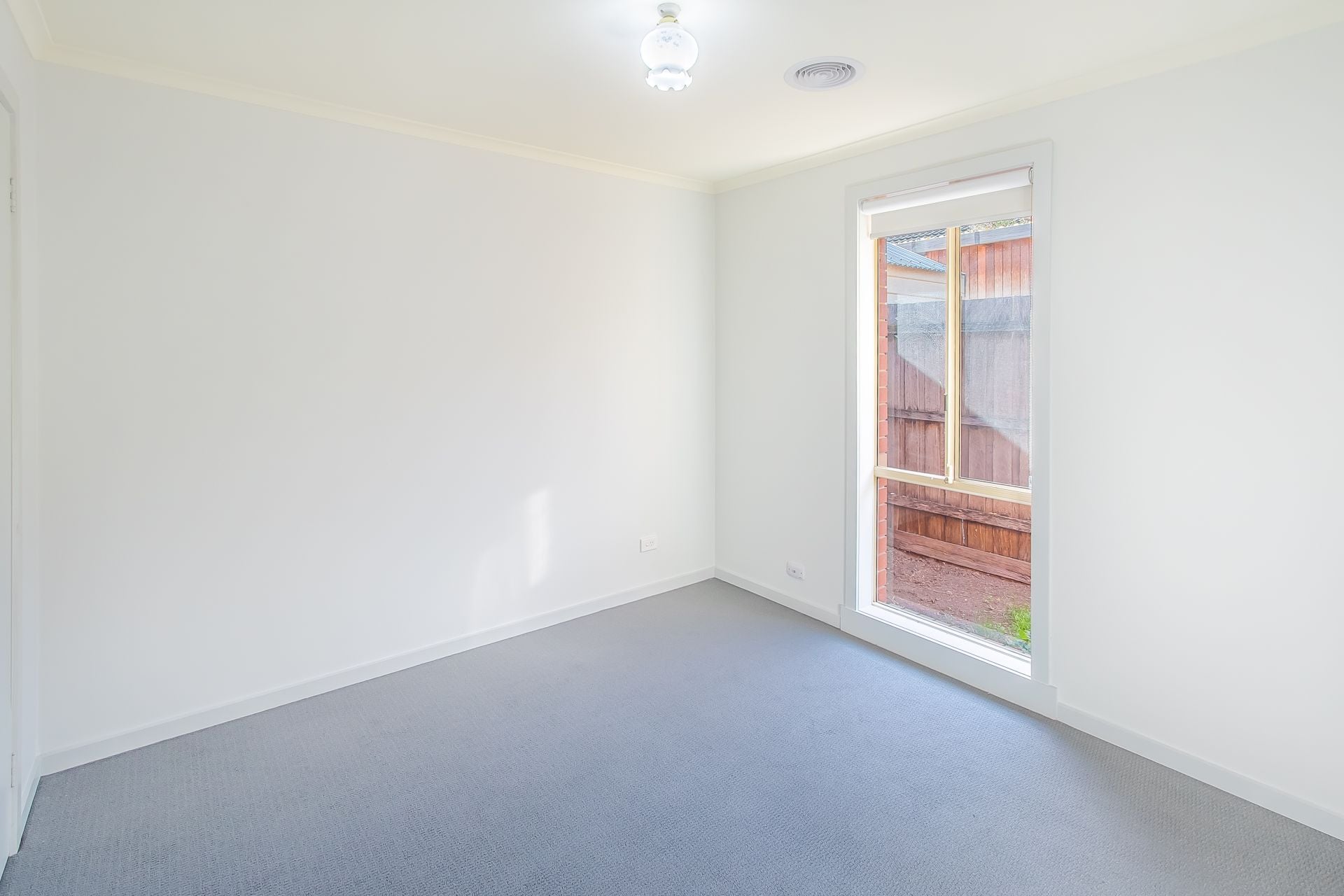 UNIT FOR LEASE WITH MUCH TO OFFER!