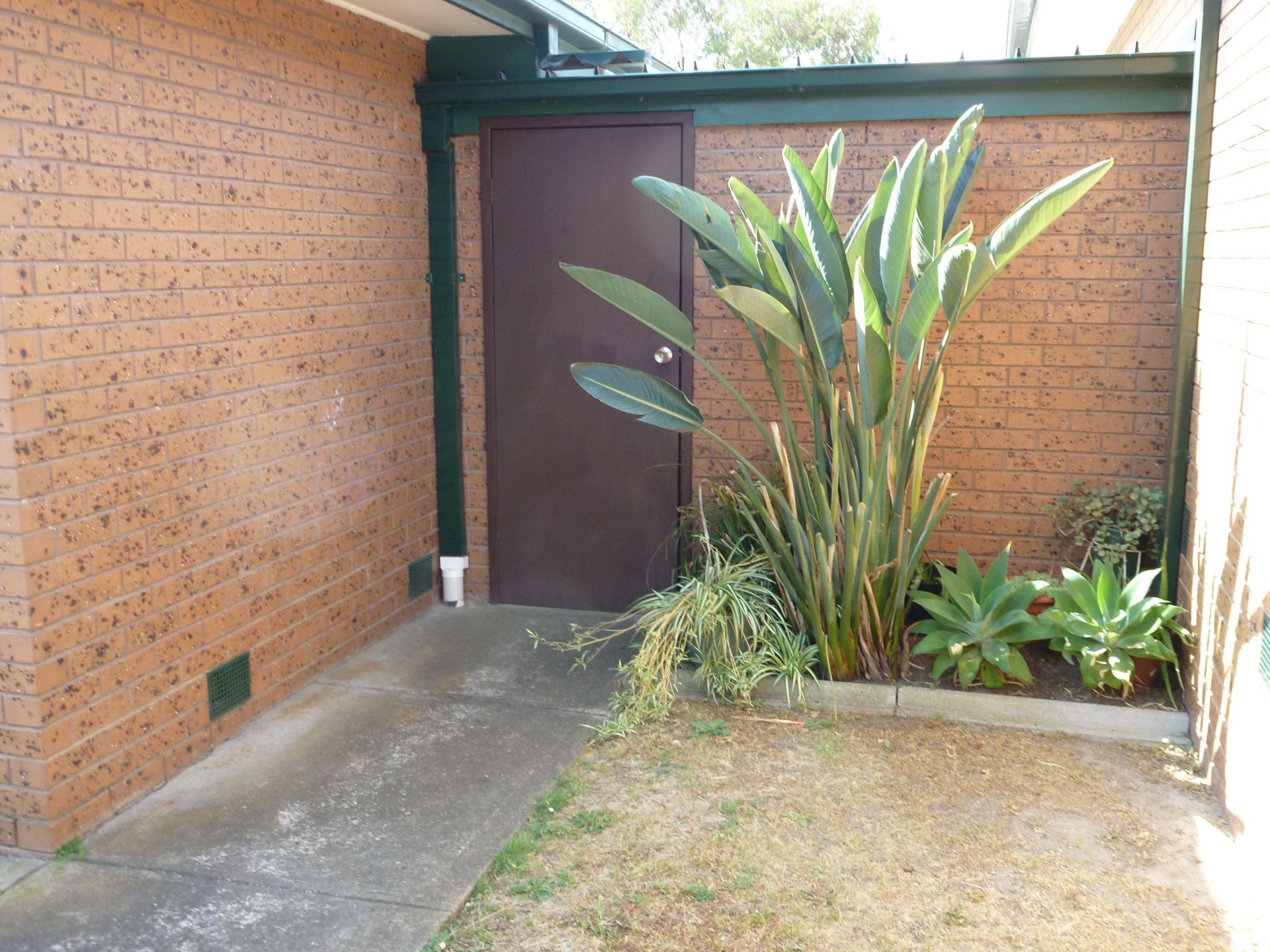 Neat and Tidy Two Bedroom In Quite Location !!!