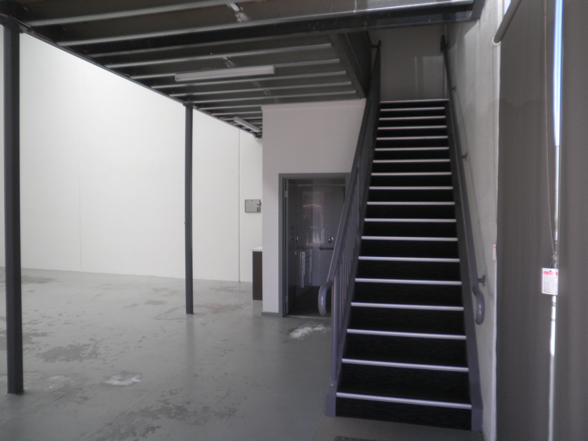 NEW OFFICE/WAREHOUSE - ONLY $1,300/MONTH