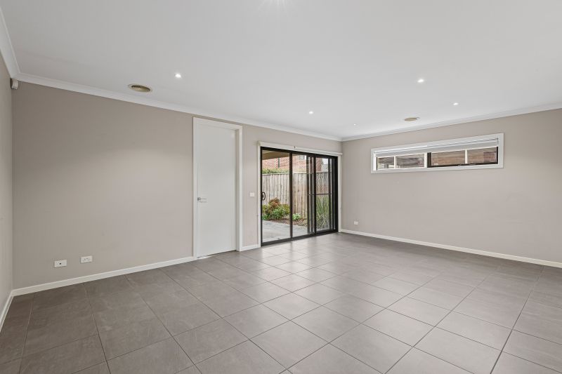 32 Knight Avenue, Point Cook
