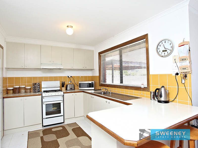 2/11 Thompson Court, Altona Meadows - Thumbnail 3