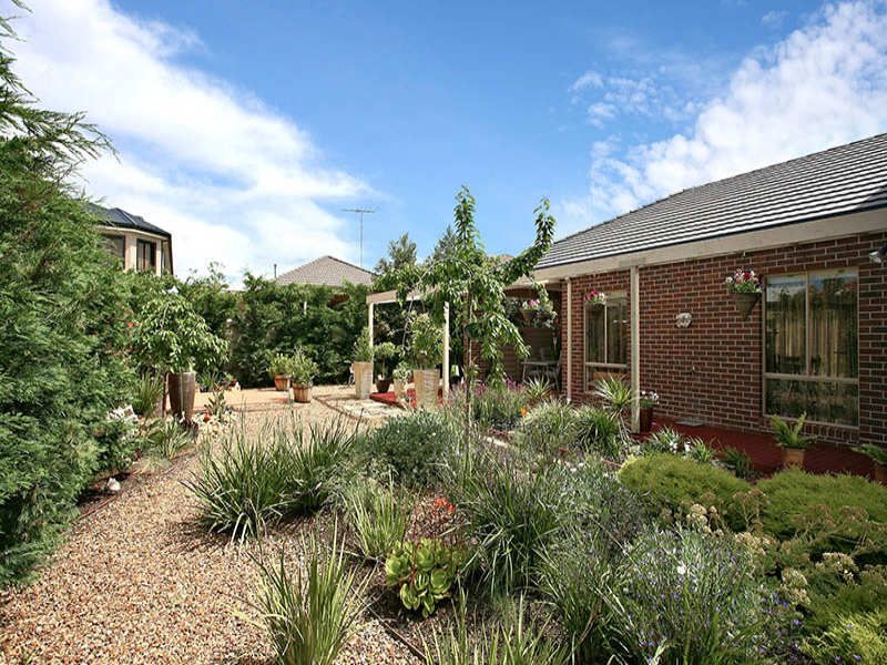 1 Tyrell Walk, Caroline Springs - Thumbnail 8