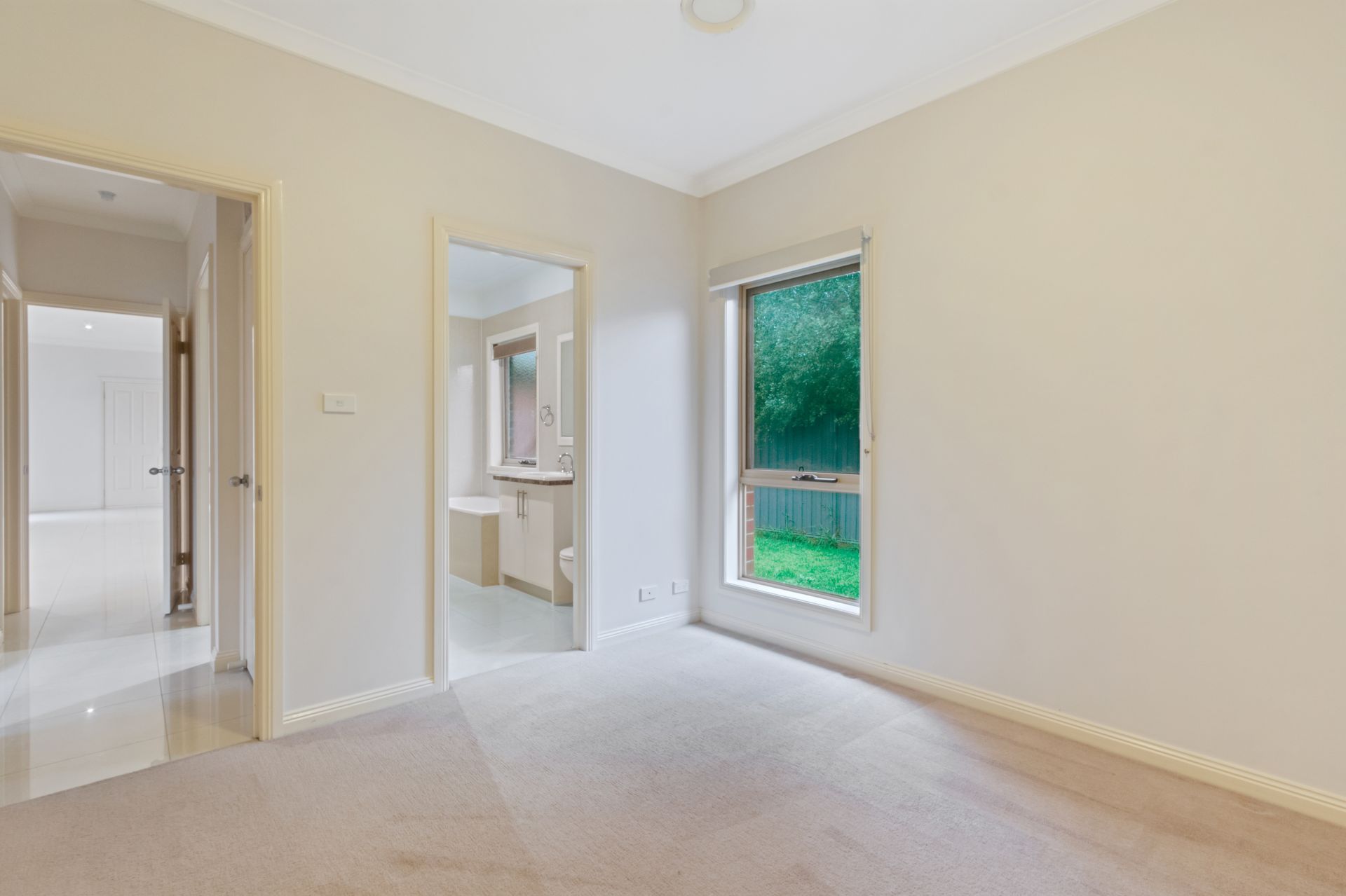 FANTASTIC THREE BEDROOM TOWNHOUSE!