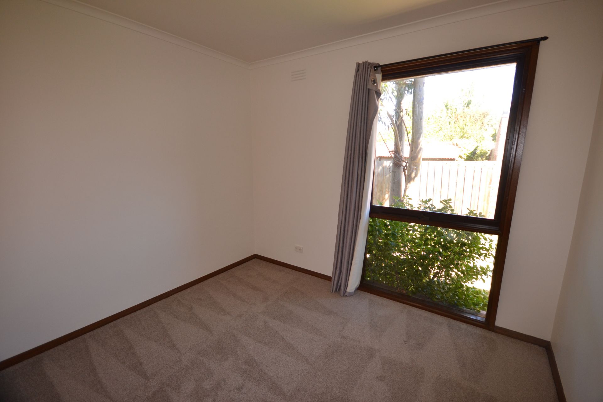 LARGE THREE BEDROOM RENOVATED UNIT IN GREAT LOCATION