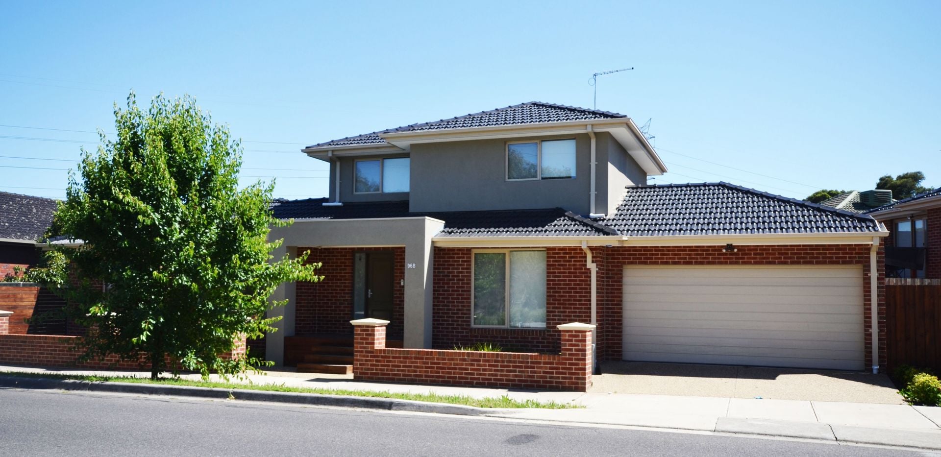 CONTEMPORARY DELIGHT - THE EPITOME OF ELEGANCE WITH PARKLAND VIEWS