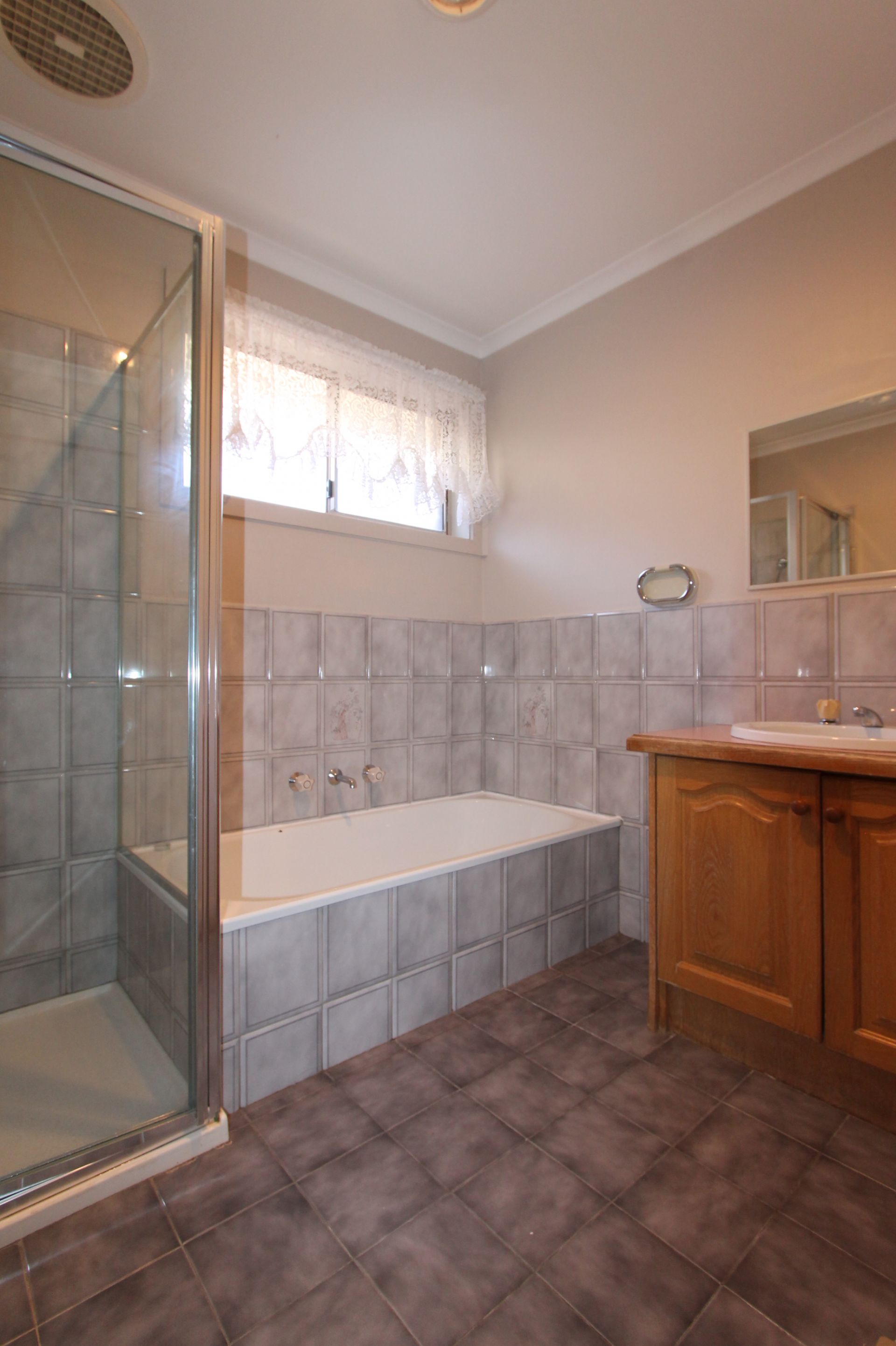 WARM & INVITING FAMILY HOME !!!