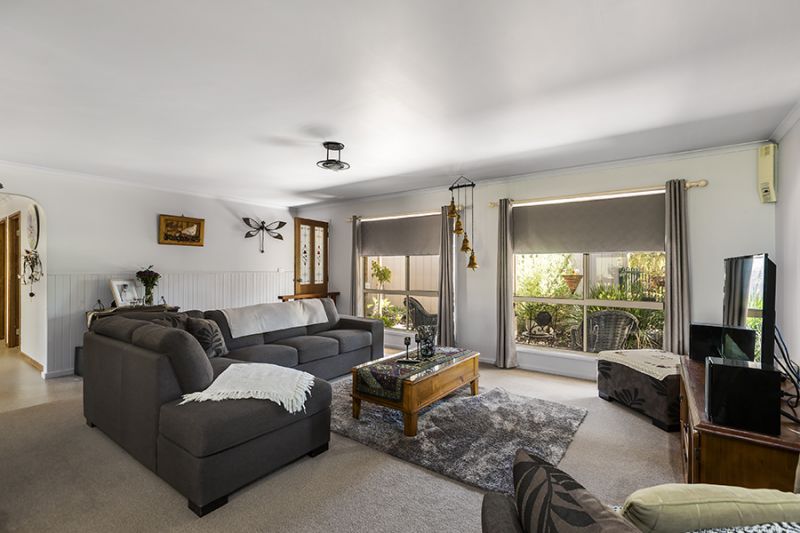 2 St Andrews Way, Darley - Thumbnail 2