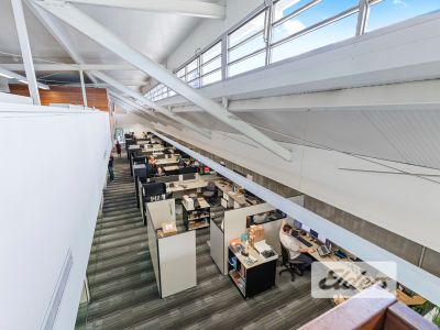 ULTRA MODERN FREESTANDING OFFICE!