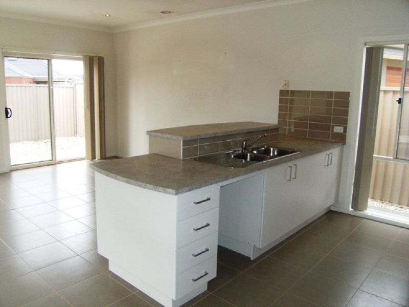 22 Mount Way, Caroline Springs - Thumbnail 4