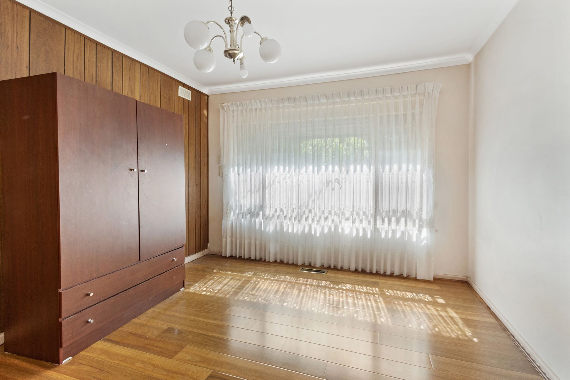 HUGE BUNGALOW INCLUDED