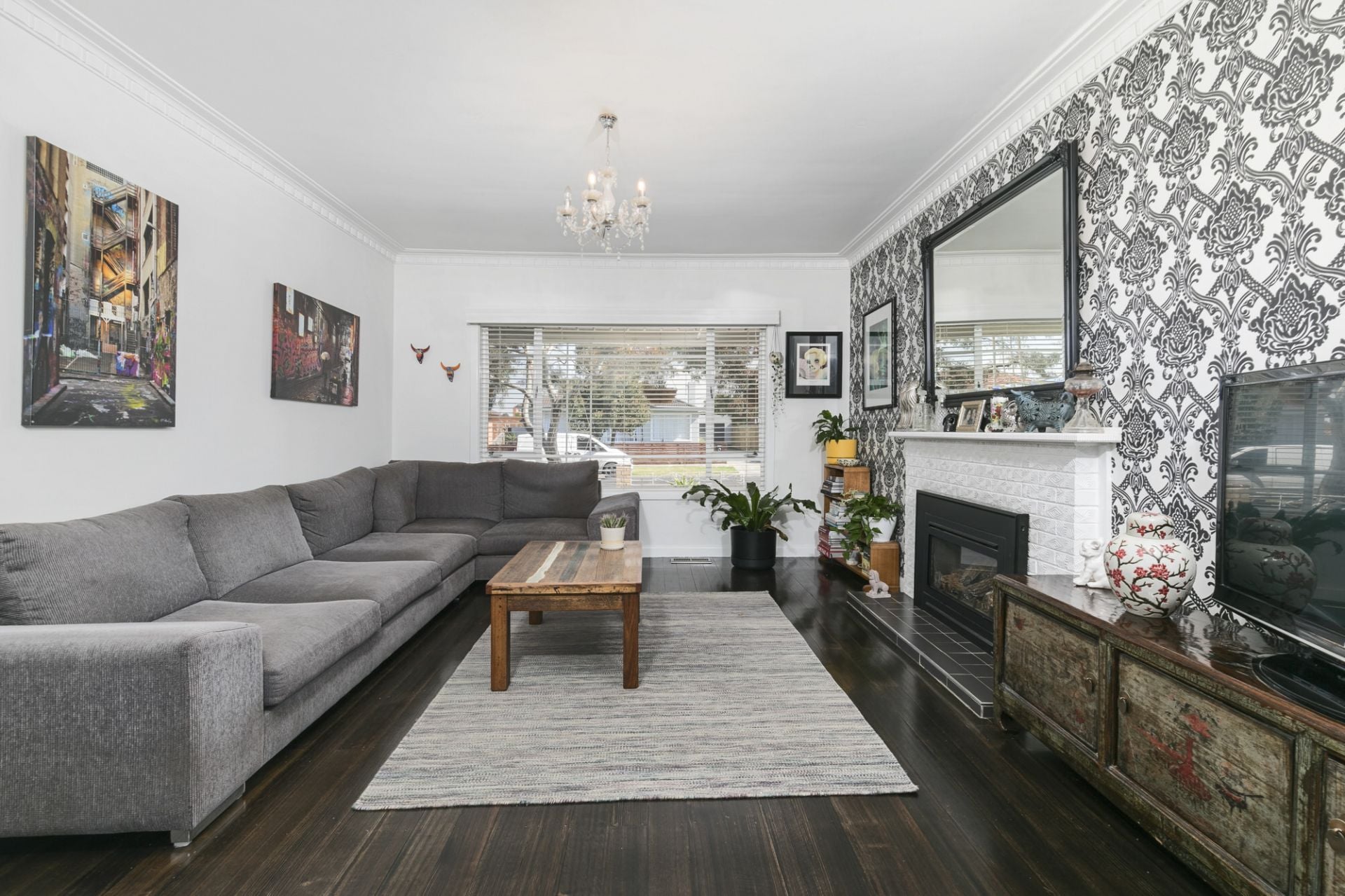 Modern Family Home! Ready for lease now!