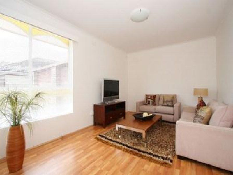 Exceptional 2 Bedroom Unit with Courtyard!