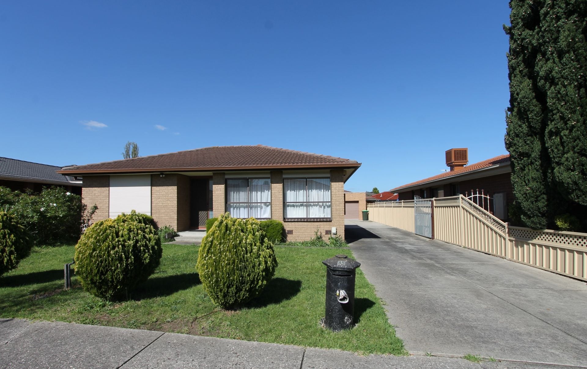 SPACIOUS 4 BEDROOM HOME IN A FANTASTIC LOCATION!