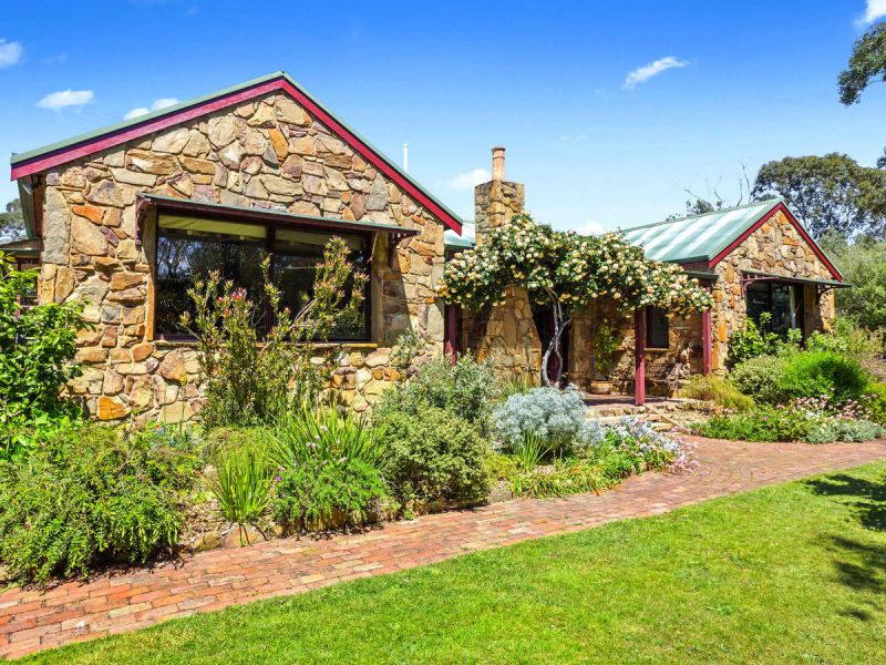 Stonehaven Homestead – A wonderful family home set on a sensational 7044m2 allotment setup perfectly to enjoy the outdoors.