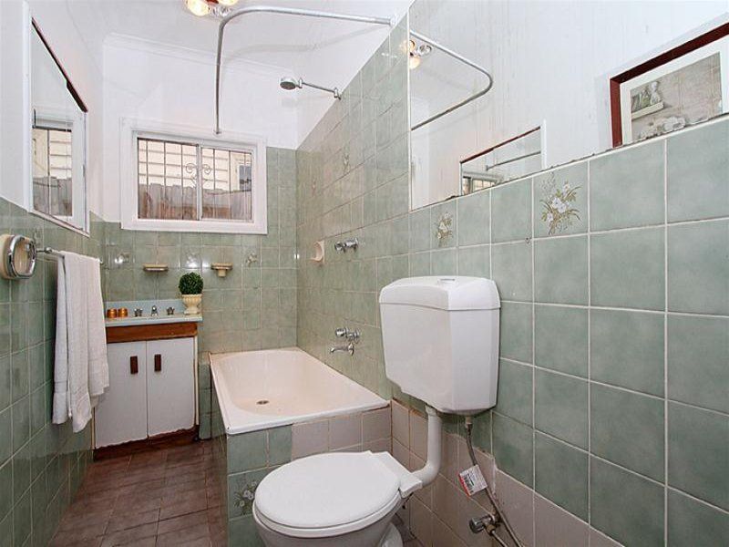 Close to Brunswick Street Shops, Cafes, Transport & CBD!