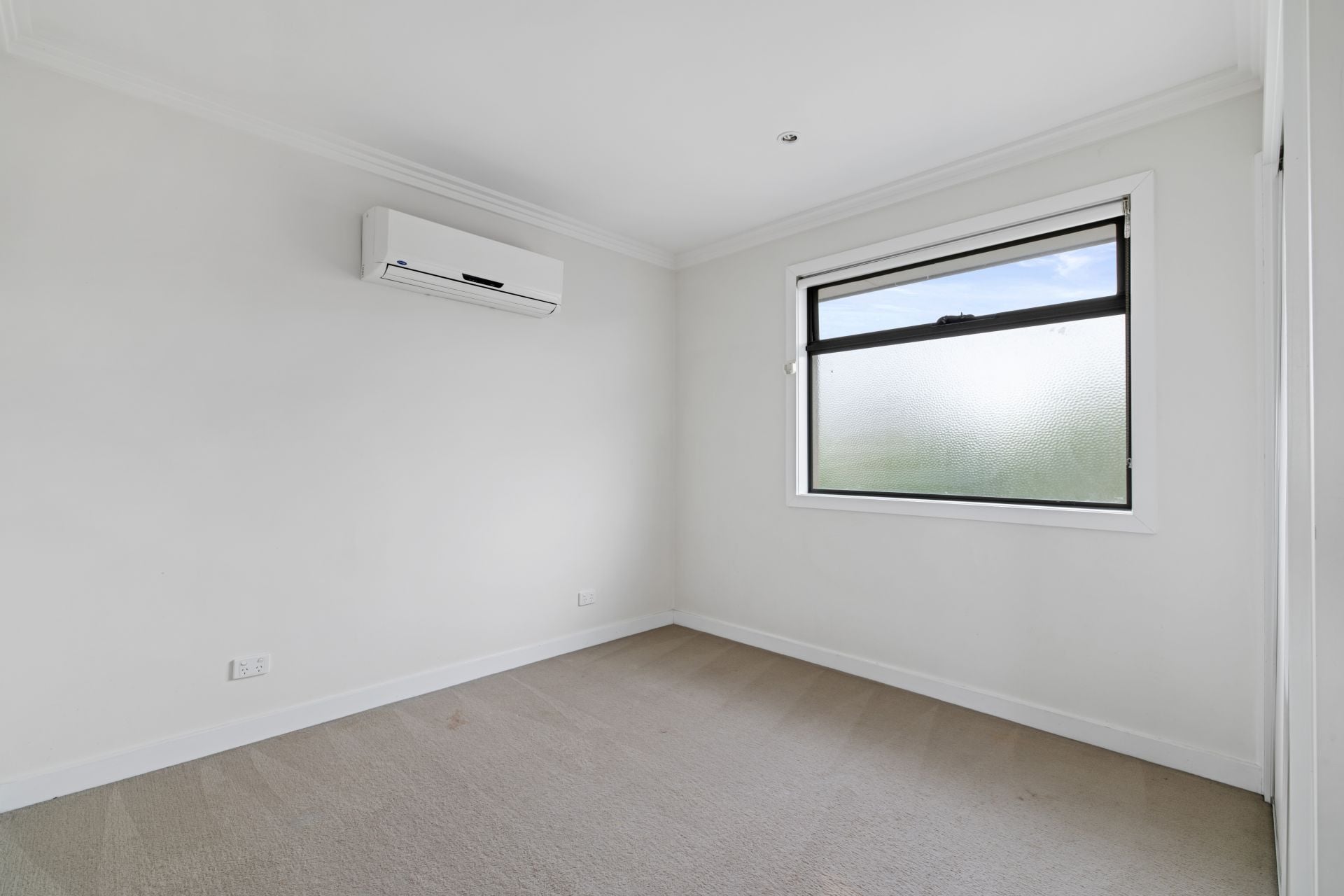 AFFORDABLY PRICED, WELL PRESENTED AND EXCELLENT POSITION