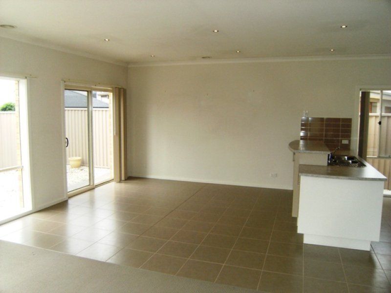 22 Mount Way, Caroline Springs - Thumbnail 5