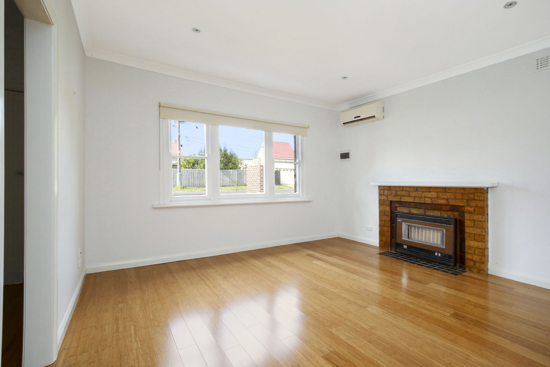 Newly Renovated Art Deco Gem in the North!