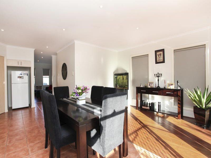 38 O'Donnell Drive, Caroline Springs - Thumbnail 4