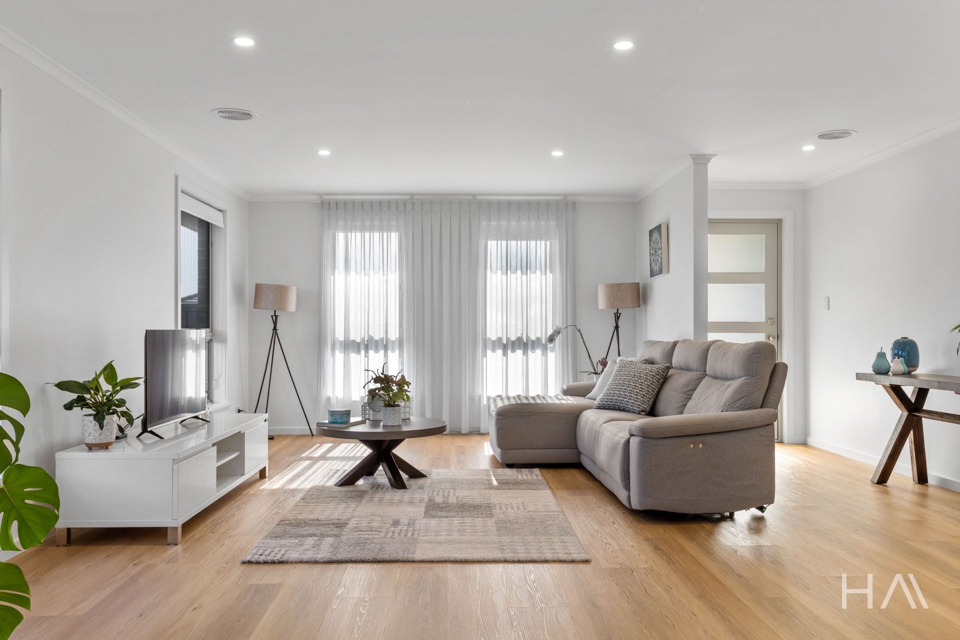 16 Bushfield Rise Hadspen, Hadspen - Thumbnail 2