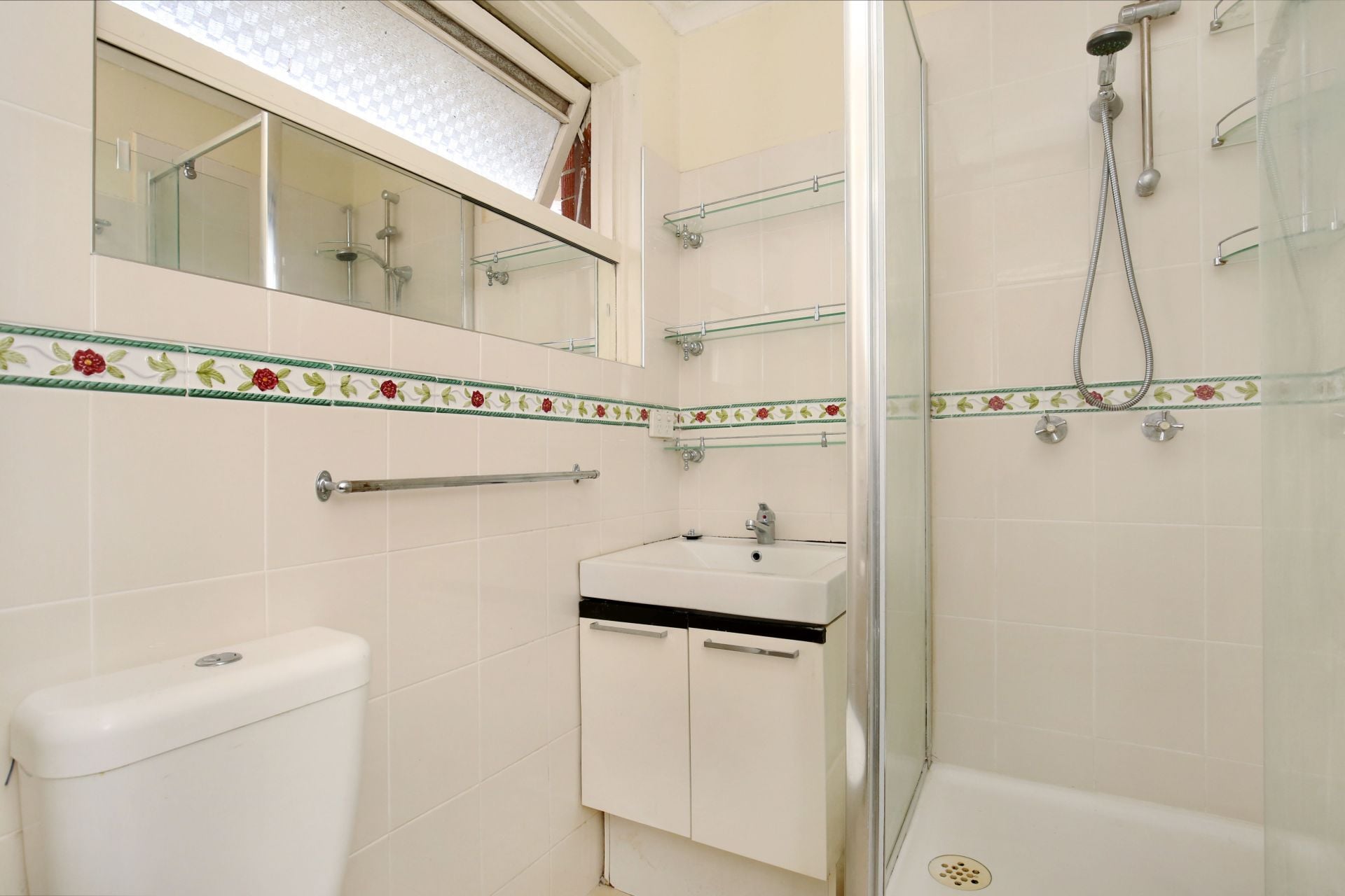 REFURBISHED ONE BEDROOM APARTMENT!
