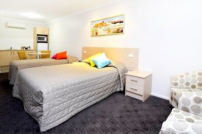 MODERN MOTEL LEASEHOLD FOR SALE - CLOSE TO TOWN CBD - NEW ENGLAND