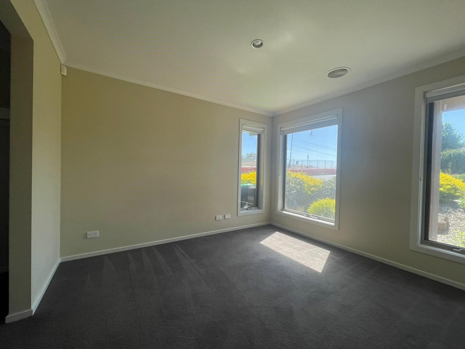 THIS MODERN HOME OFFERS SPACIOUS LIVING & CLOSE TO SCHOOLS