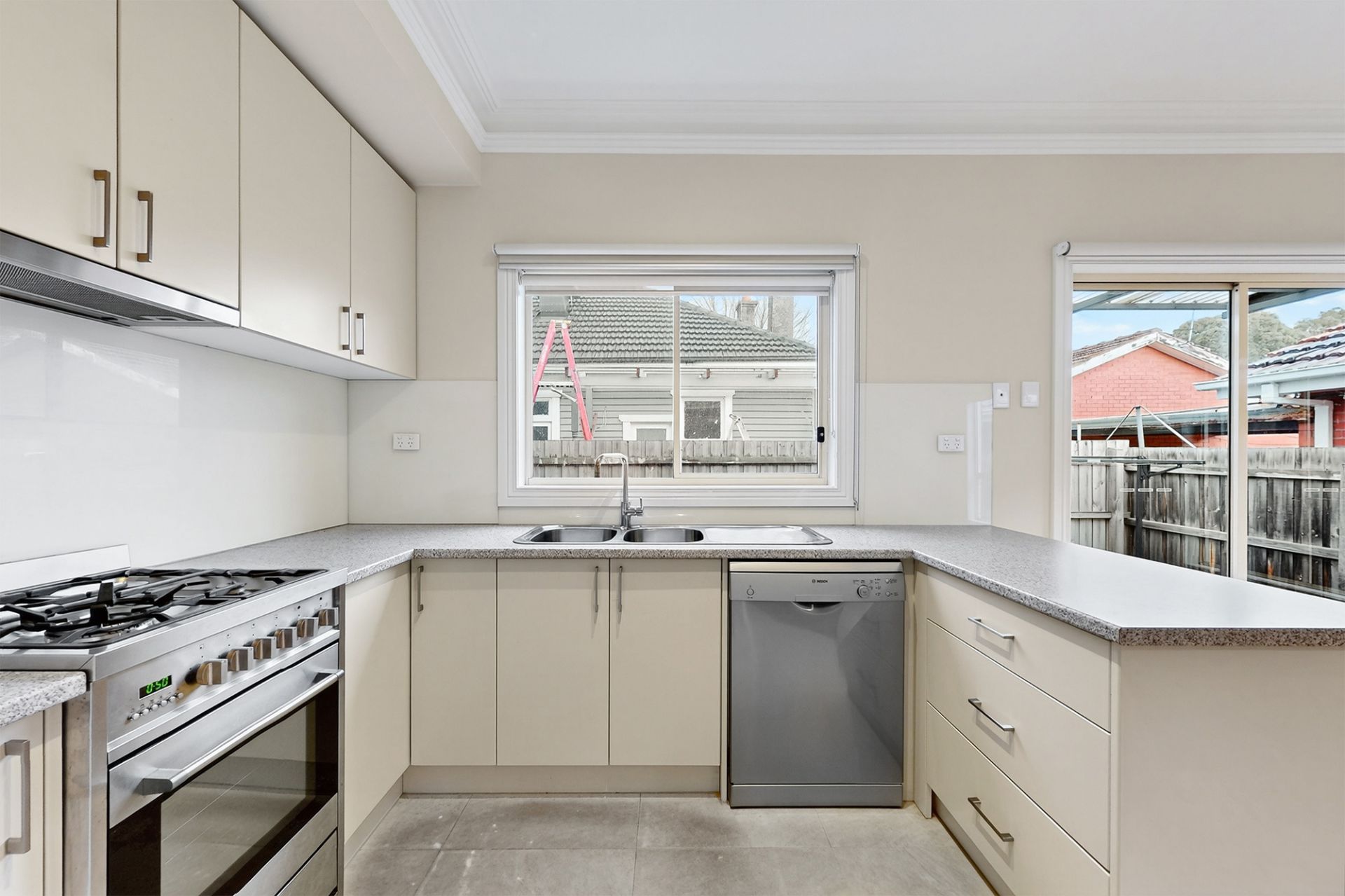 2/4 Eleanor Street, Footscray - Thumbnail 4