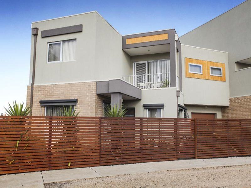 1/5-9 Strathvea Lane, Caroline Springs - Thumbnail 2