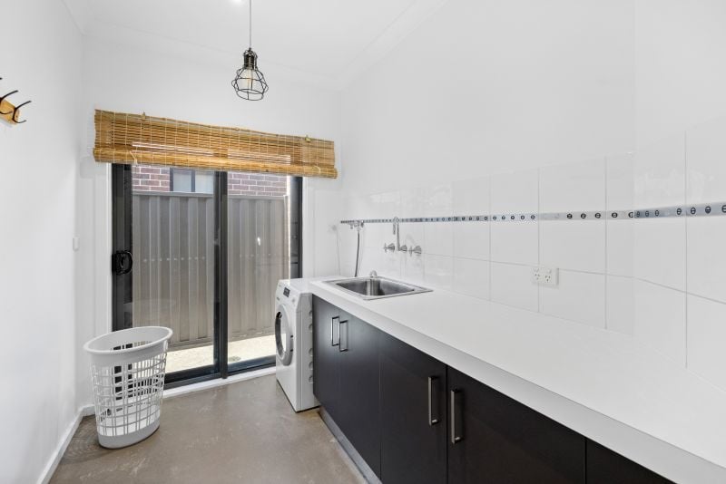 6 Streeton Avenue, Caroline Springs