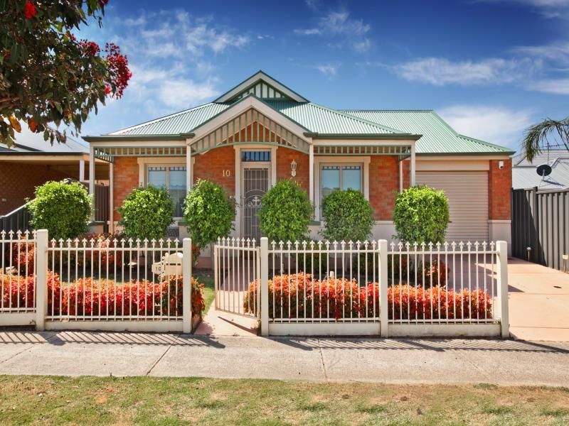 10 Coburn Way, Caroline Springs - Thumbnail 2