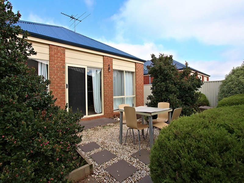 9 Lyme Park Circle, Caroline Springs - Thumbnail 8