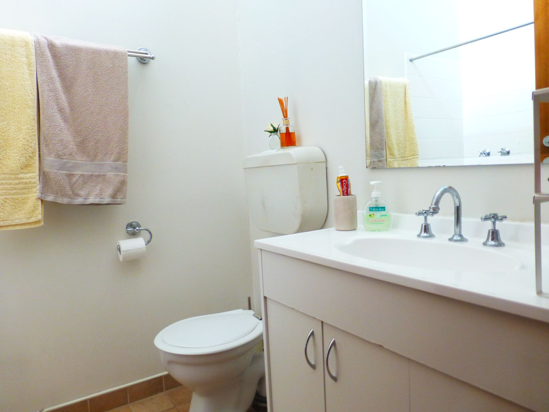 Spacious 2 Bedroom Cosy Unit!