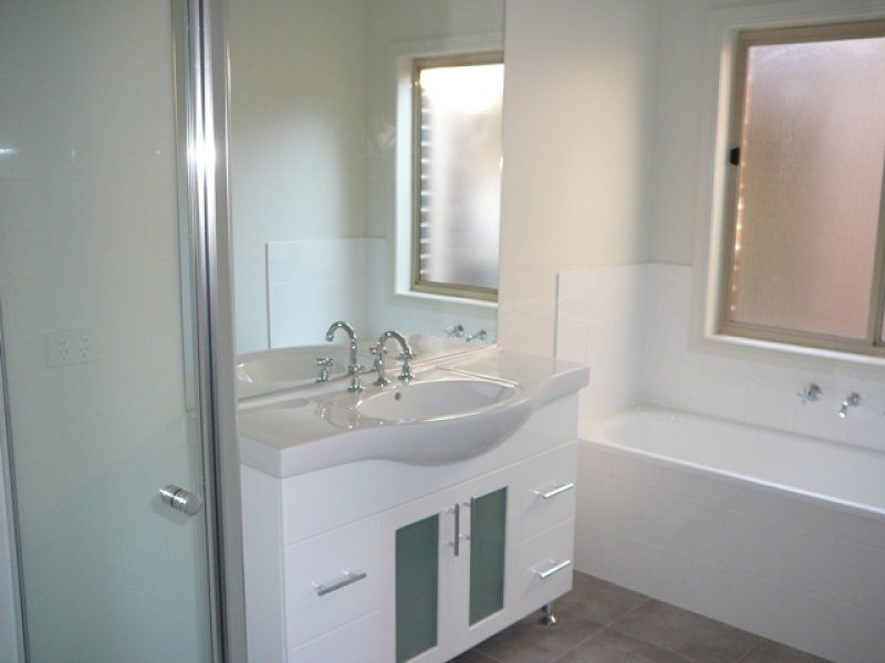 39 Bruce Street, Altona Meadows - Thumbnail 2