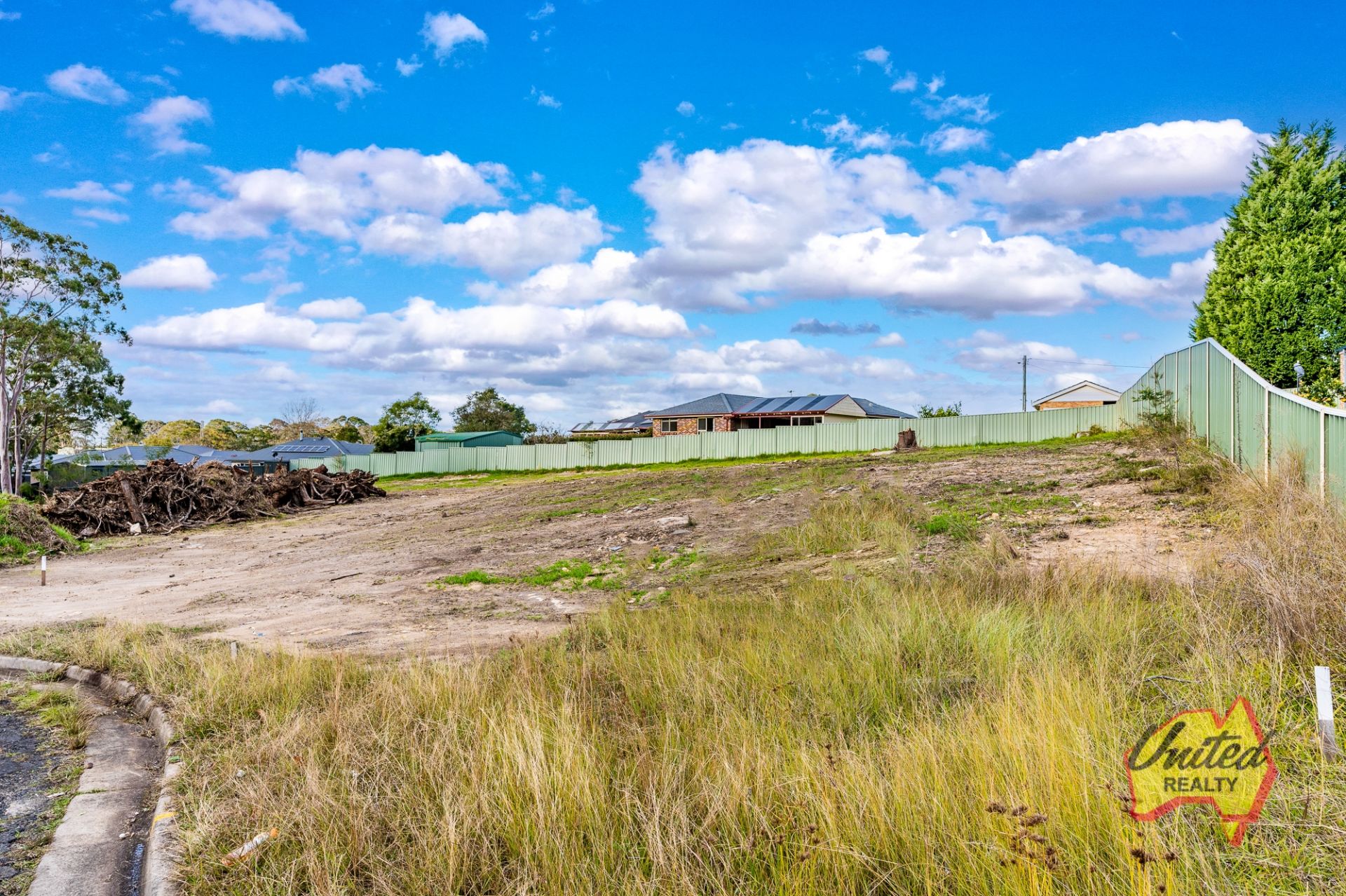 6 Dean Close, Oakdale United Realty