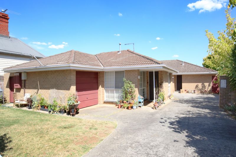 2/17 Gadd Street, Northcote