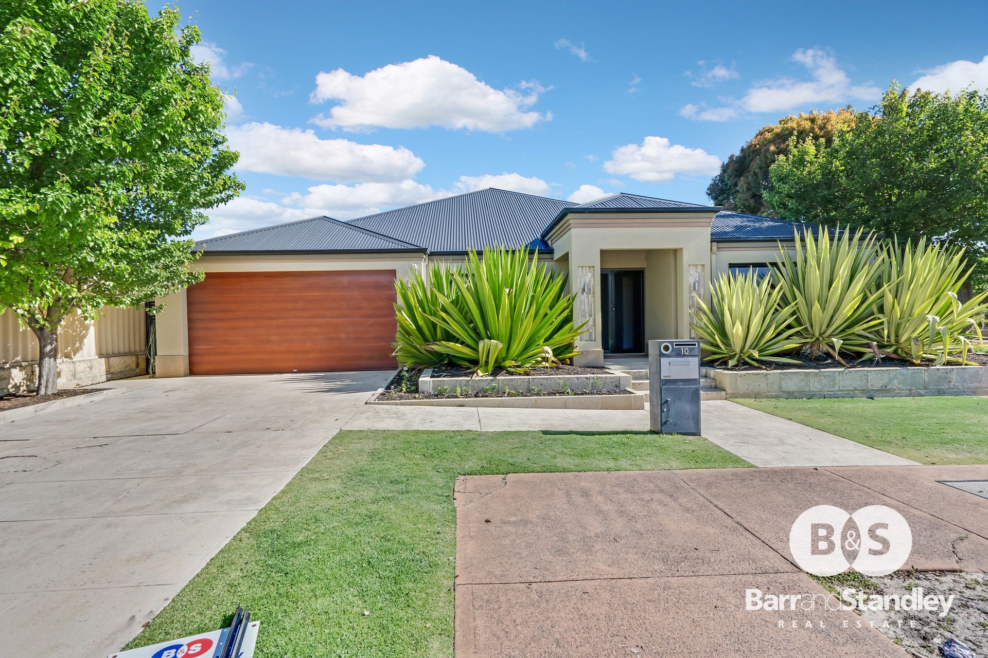 10 Millbridge Boulevard, MILLBRIDGE Barr and Standley Real Estate