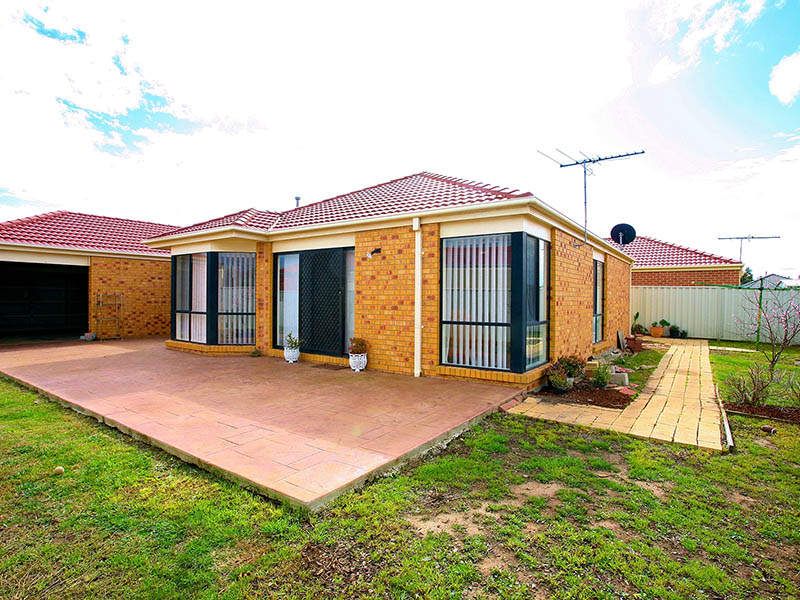 9 Wyperfeld Circuit, Caroline Springs - Thumbnail 6