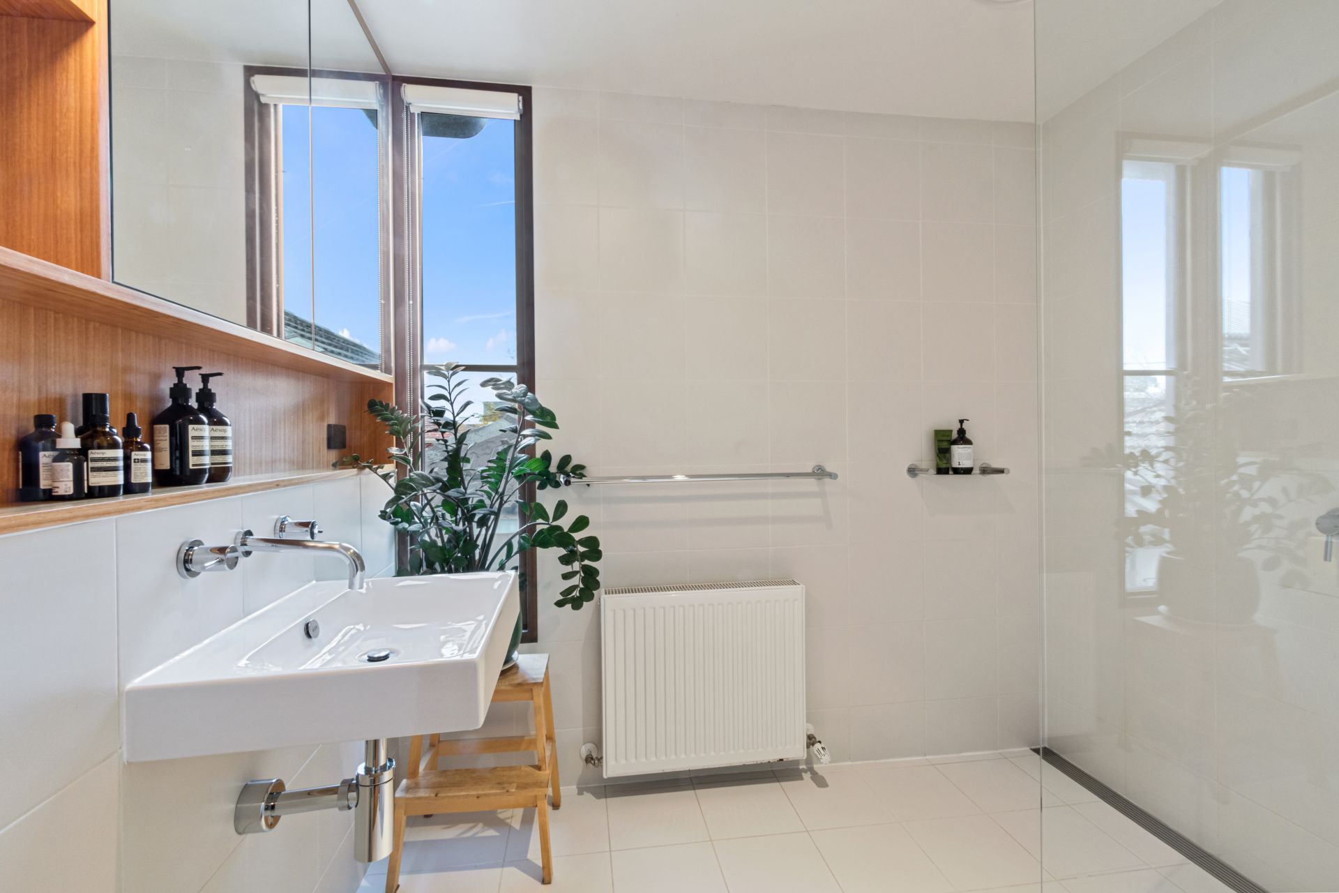 EXEMPLARY FAMILY HAVEN EPITOMISING CONTEMPORARY CLASS