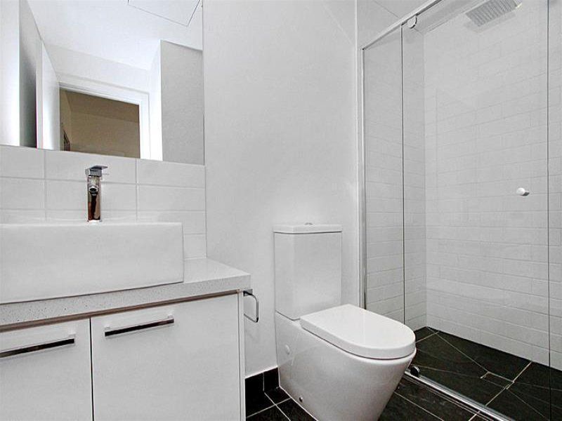 RESERVOIR'S FINEST - 'As new' living of the highest quality!