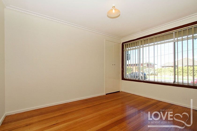 LOW MAINTENANCE PROPERTY IN AN IDEAL LOCATION