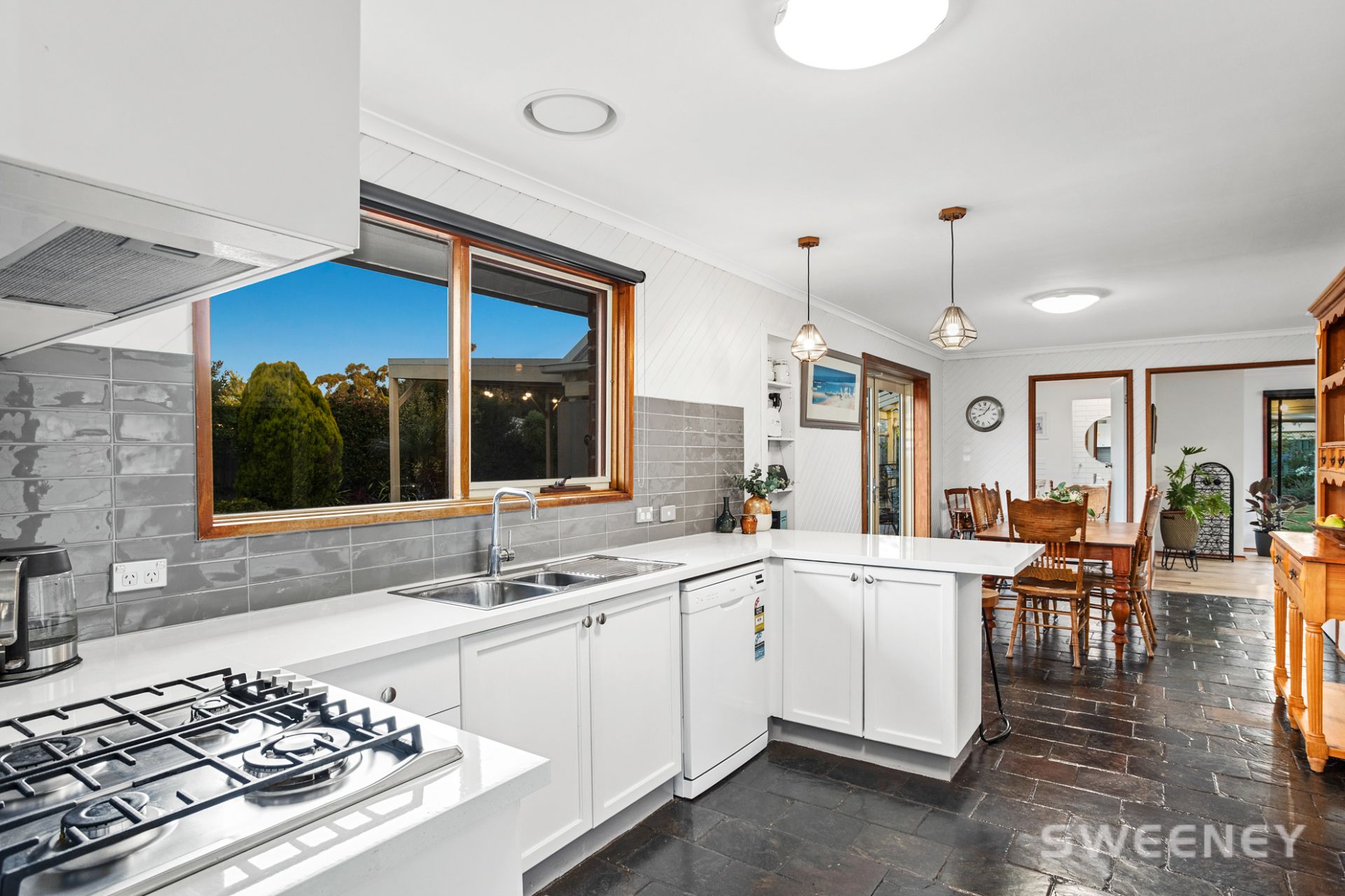 8 Investigator Grove, Altona Meadows - Thumbnail 4
